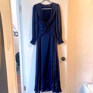 Beautiful Navy Full-length Long-Sleeve Gown